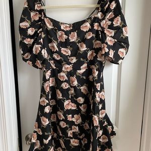 Adorable flower dress with puffy sleeves.